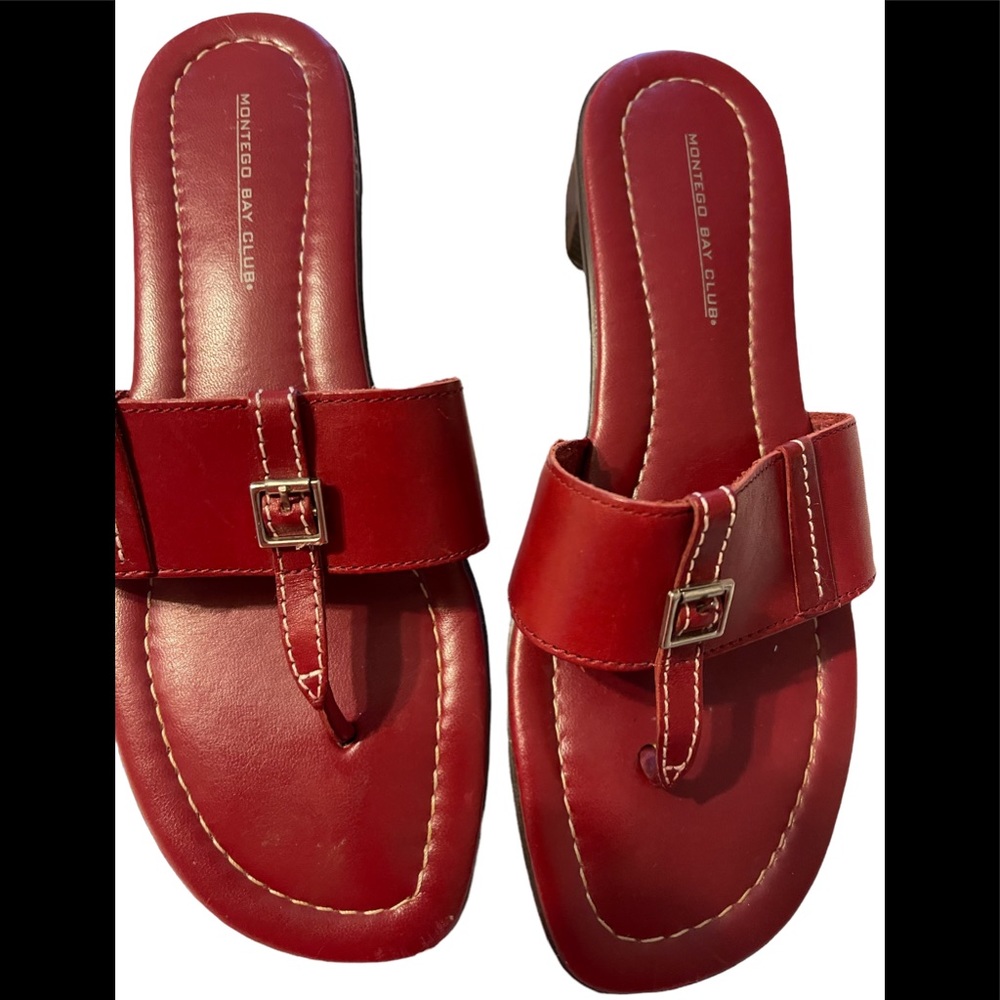 WOMEN’S DARK RED MONTEGO. BAY CLUB SLIP ON SANDALS, SIZE 7